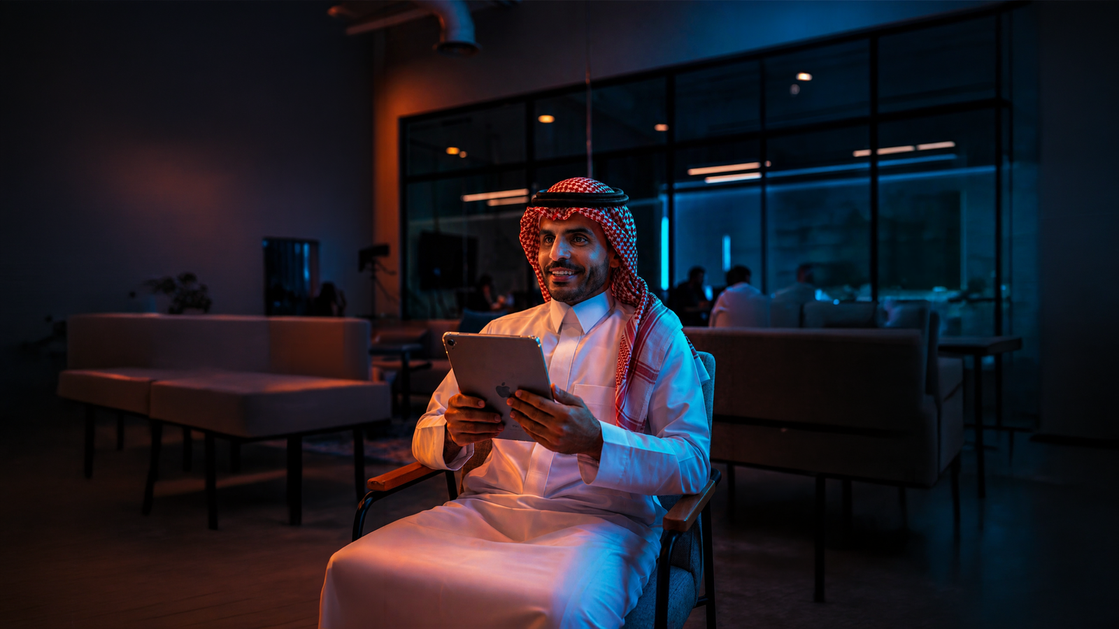 تواصل معنا